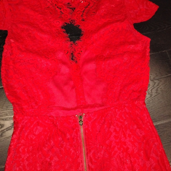 Red lace bodycon open back mini dress - Picture 6 of 8